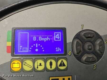 4 Wheels 2023  Hyster E35HSD3-18 (30)