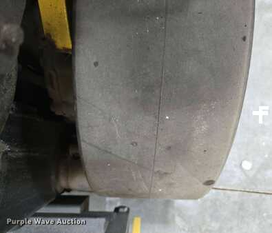 4 Wheels 2023  Hyster E35HSD3-18 (35)