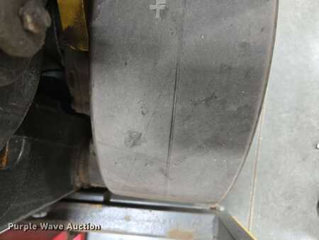 4 Wheels 2023  Hyster E35HSD3-18 (32)