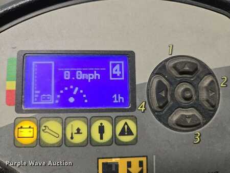 4 Wheels 2023  Hyster E35HSD3-18 (33)