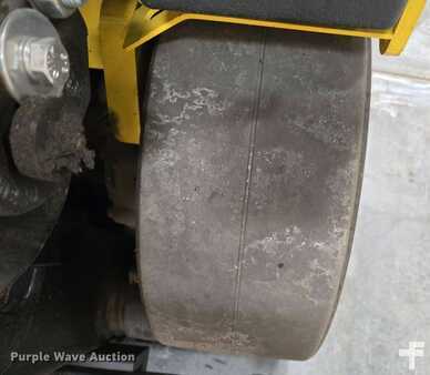 4 Wheels 2023  Hyster E35HSD3-18 (37)