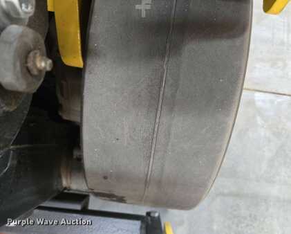 4 Wheels 2023  Hyster E35HSD3-18 (34)