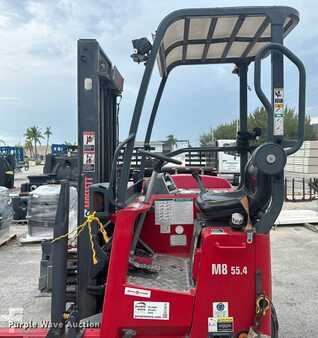 Diesel Forklifts 2016  Moffett M8 (31)
