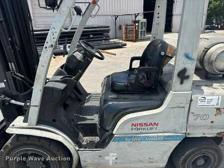 Propane Forklifts 2015  Nissan PF70 (25)