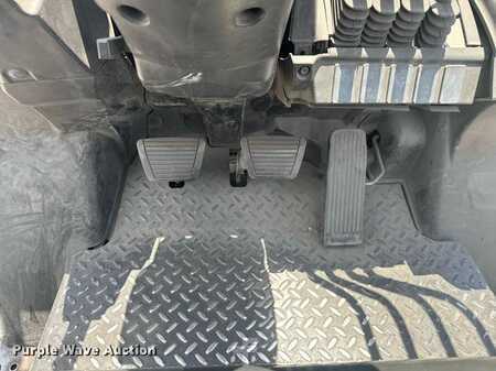 Propane Forklifts 2015  Nissan PF70 (27)