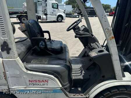 Propane Forklifts 2015  Nissan PF70 (33)