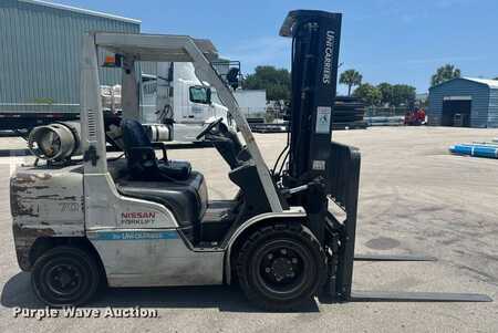 Propane Forklifts 2015  Nissan PF70 (4)