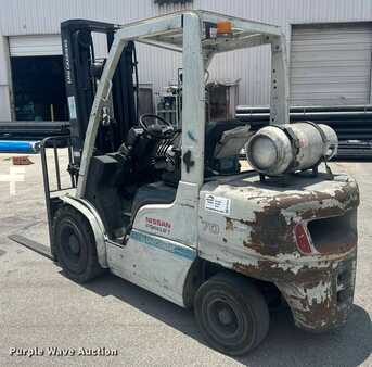Propane Forklifts 2015  Nissan PF70 (7)
