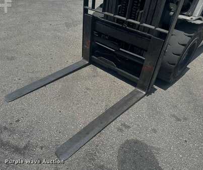 Propane Forklifts 2015  Nissan PF70 (9)