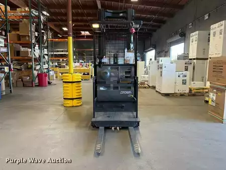 Order Picker 2016  Crown SP3520-30 (2)