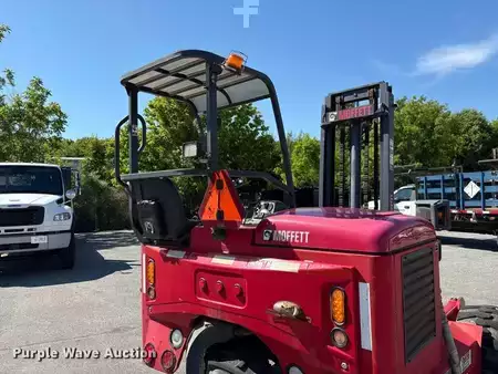 Montacargas diésel 2016  Moffett M85502 (39)