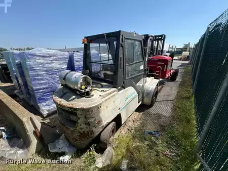 Montacargas GLP 2015  Nissan PF110YLP (2)
