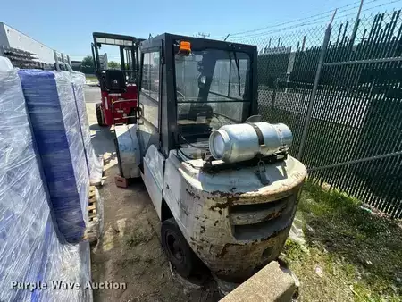 Montacargas GLP 2015  Nissan PF110YLP (3)
