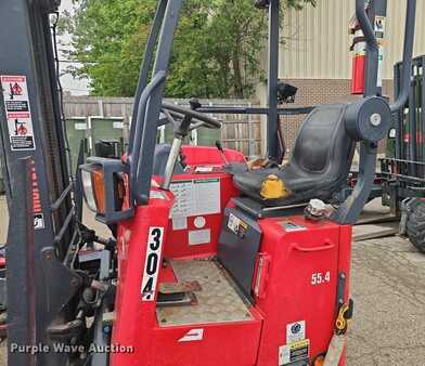Diesel Forklifts - Moffett M8 (27)
