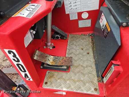 Diesel Forklifts - Moffett M8 (30)