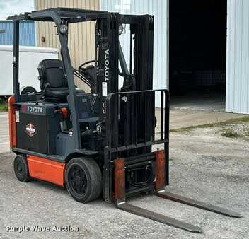 Diesel Forklifts - Toyota 8FBCU25 (3)