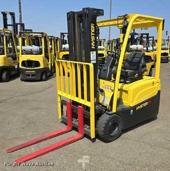4 Wheels 2023  Hyster J40XNT (1)