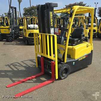 4 Wheels 2023  Hyster J40XNT (1)