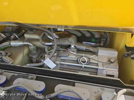4 Wheels 2023  Hyster J40XNT (40)
