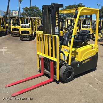 4 Wheels 2023  Hyster J40XNT (1)