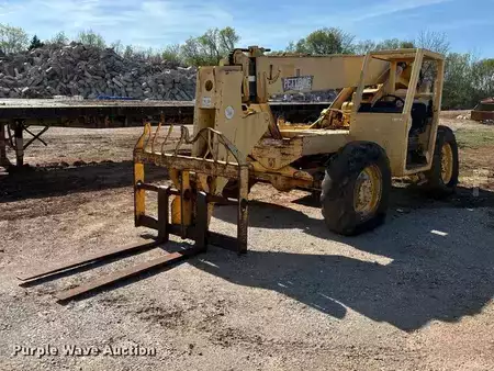 Manipulador Telescópico fijo - Pettibone 8042 (1)