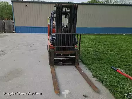 Propane Forklifts - Toyota 7FGCU35 (2)