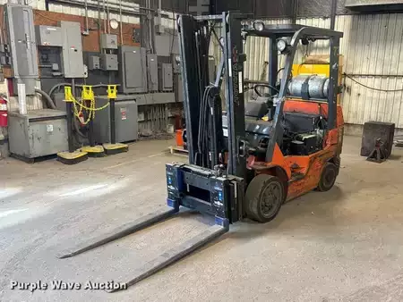 Propane Forklifts - Toyota 7FGCU25 (1)