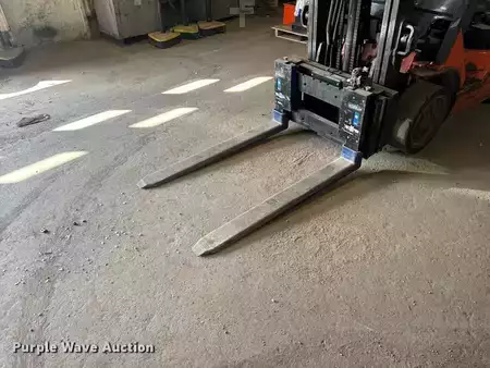 Propane Forklifts - Toyota 7FGCU25 (13)