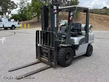 Montacargas GLP - Nissan MUG1F2A35LV (1)