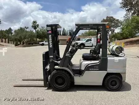 Montacargas GLP - Nissan MUG1F2A35LV (8)
