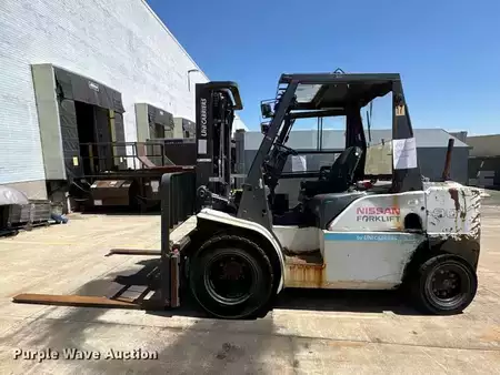 Montacargas diésel 2015  Nissan PF90HD (8)