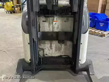 Montacargas Eléctrico (4 ruedas) 2017  Crown RR5725-35 (23)