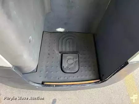 Montacargas Eléctrico (4 ruedas) 2017  Crown RR5725-35 (28)