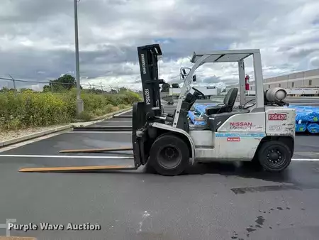 Montacargas GLP 2013  Nissan PF90YLP (8)