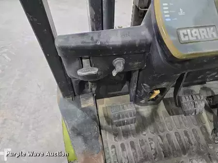 Propane Forklifts - Clark C25C (29)