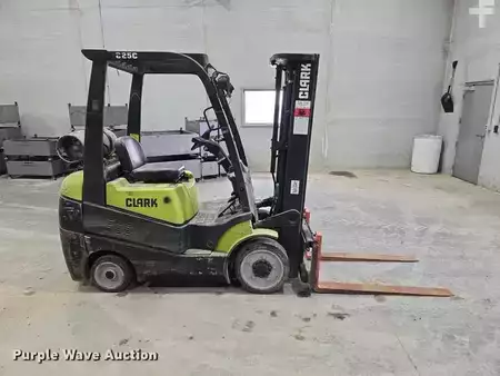 Propane Forklifts - Clark C25C (4)