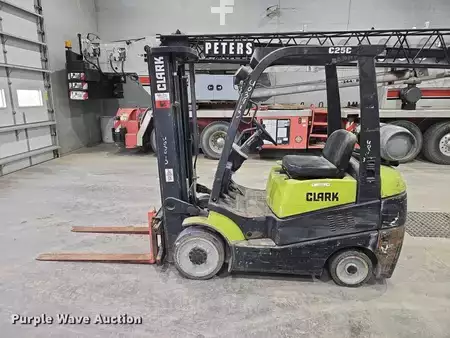 Propane Forklifts - Clark C25C (8)