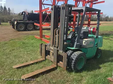 Montacargas GLP - Mitsubishi FG30 (1)