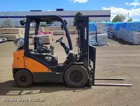 Montacargas GLP 2019  Doosan G25-7 (4)