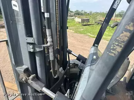 Montacargas GLP - Doosan G25-P (12)