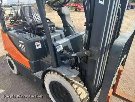 Montacargas GLP - Doosan G25-P (20)