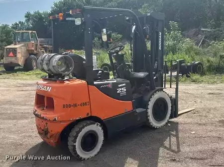 Montacargas GLP - Doosan G25-P (5)