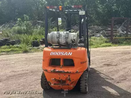 Montacargas GLP - Doosan G25-P (6)