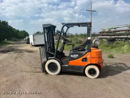 Montacargas GLP - Doosan G25-P (8)