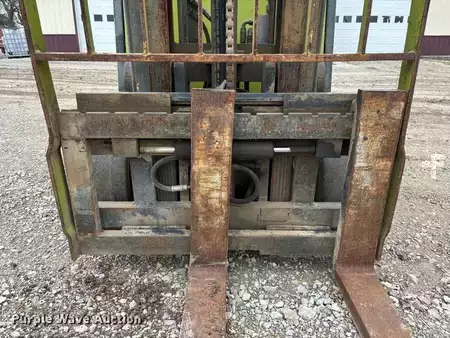 Montacargas diésel - Clark ECG32 (12)