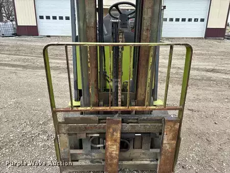 Montacargas diésel - Clark ECG32 (13)