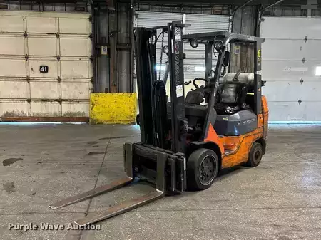 Propane Forklifts - Toyota 7FGCU25 (1)