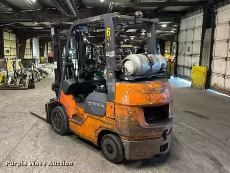 Propane Forklifts - Toyota 7FGCU25 (7)