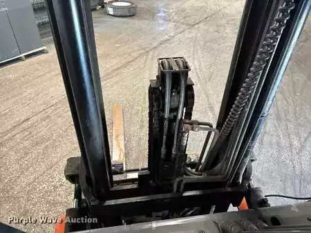 Propane Forklifts - Toyota 7FGCU25 (14)