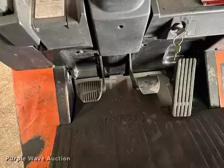 Propane Forklifts - Toyota 7FGCU25 (24)